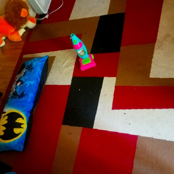 Red and black living room set few torns. - Picture 3 of 3